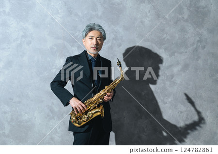 Middle-aged man playing the saxophone 124782861