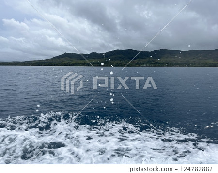 從船上看到的關島海 124782882