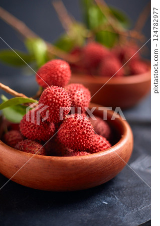 Fresh red lychee fruits with leaves 124782977