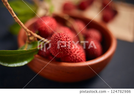 Fresh red lychee fruits with leaves 124782986