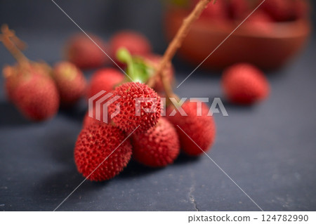 Fresh red lychee fruits with leaves 124782990