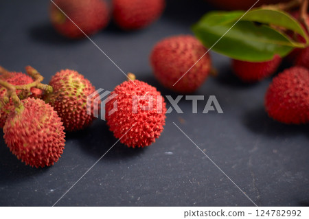Fresh red lychee fruits with leaves 124782992