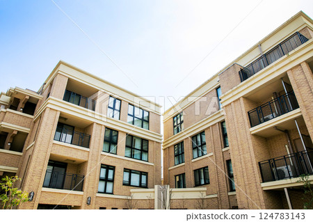 一個漂亮的公寓的外觀 124783143