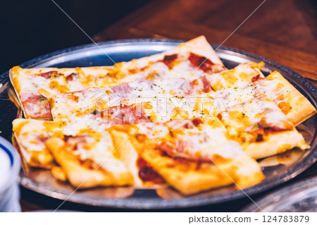 Pizza: A delicious image of the presentation 124783879