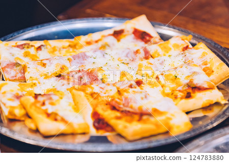 Pizza: A delicious image of the presentation 124783880