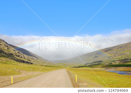 從公路欣賞冰島美麗的自然風光和壯麗景色 從公路欣賞冰島美麗的自然風光和壯麗景色 124784069