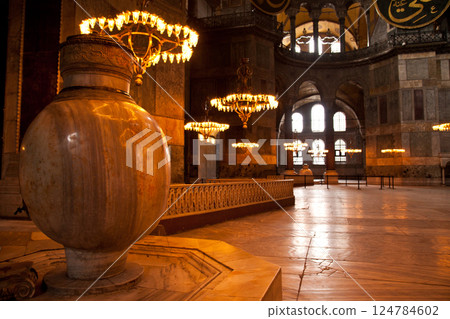 Hagia Sophia is a museum, historical basilica and mosque in Istanbul. It was built by the Byzantine Emperor Justinianus, for 532-537 in Istanbul. Photo shooting 14 june 2020 124784602
