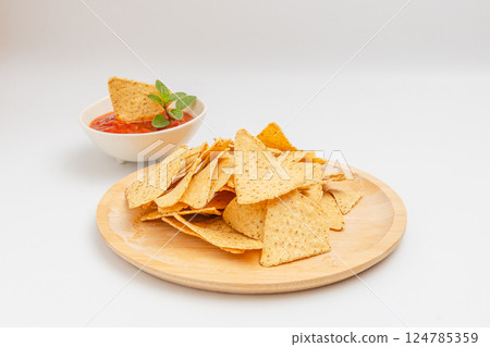 玉米餅片和莎莎醬 124785359