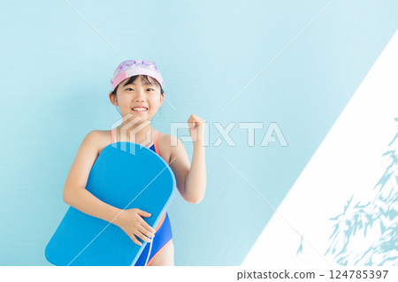 游泳學校的女孩 游泳學校的女孩 124785397