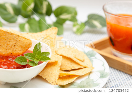 Corn tortilla chips, salsa sauce and vegetable juice Corn tortilla chips, salsa sauce and vegetable juice 124785452