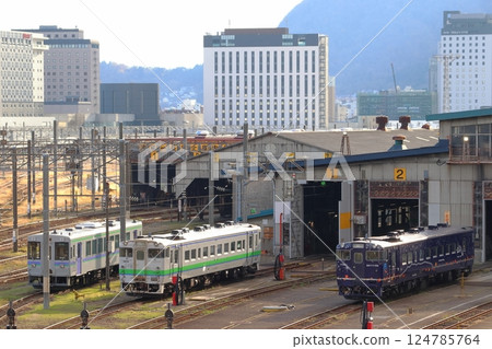 停泊在函館車站的 Kiha 40 124785764