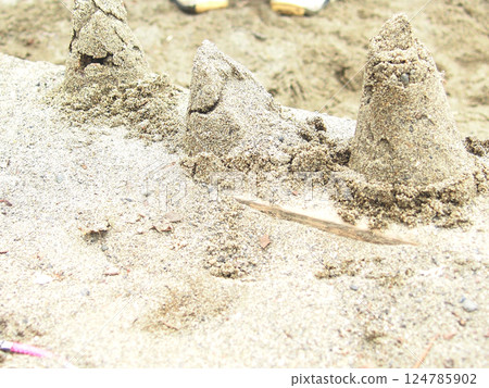 Mountain made of sand 124785902