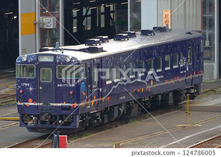 斗南伊薩裡比鐵道Kiha 40號停在函館車站 124786005