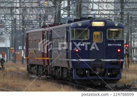 Dounan Isaribi Railway Kiha 40 being shunted at Hakodate Depot 124786009