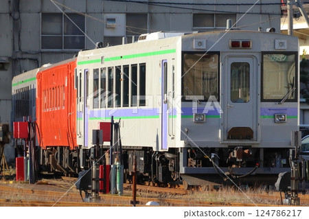 Kiha 150 + Kiha 40 存放在函館倉庫 124786217