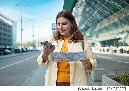 Woman holding a map at the airport 124786255