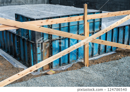 New construction site: Steel formwork and construction methods 124786540