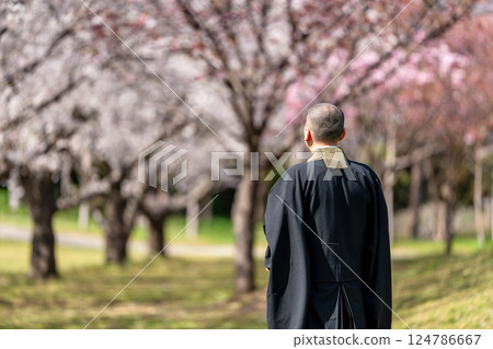 僧侶與樹葬的形象 僧侶與樹葬的形象 124786667