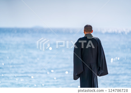 An image of ocean scattering where monks hold a memorial service in the sea 124786728