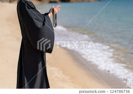 An image of ocean scattering where monks hold a memorial service in the sea 124786736