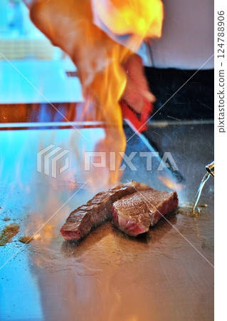 Steak flambé Steak flambé 124788906