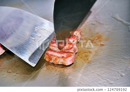 Steak cooking scene 124789192