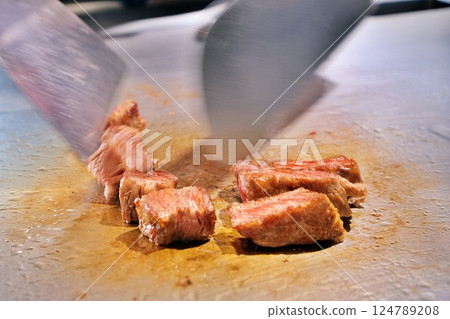 Steak cooking scene 124789208