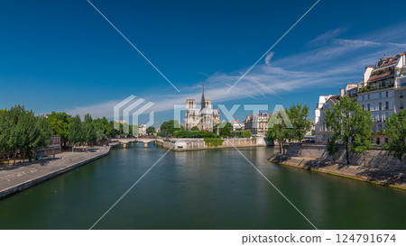 Seine and Notre Dame de Paris timelapse hyperlapse is the one of the most famous symbols of Paris 124791674