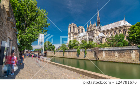 Seine and Notre Dame de Paris timelapse hyperlapse is the one of the most famous symbols of Paris 124791676