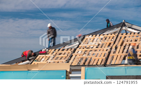 Builders and carpenters working on the roof timelapse 124791955