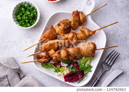 Chicken skewers kebab with vegetables 124792663