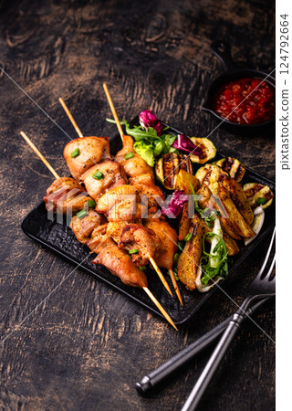Chicken skewers kebab with vegetables 124792664