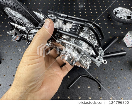 Let's make a large plastic model motorcycle 124796890