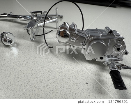 製作大型塑膠模型摩托車 製作大型塑膠模型摩托車 124796891