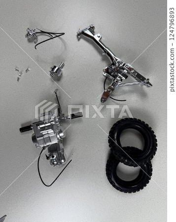 Let's make a large plastic model motorcycle 124796893