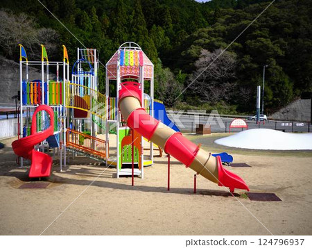 Playground equipment 124796937