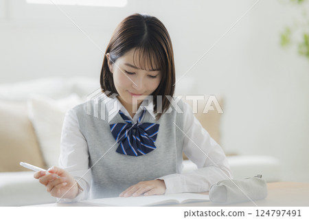 High school girl studying in the living room 124797491