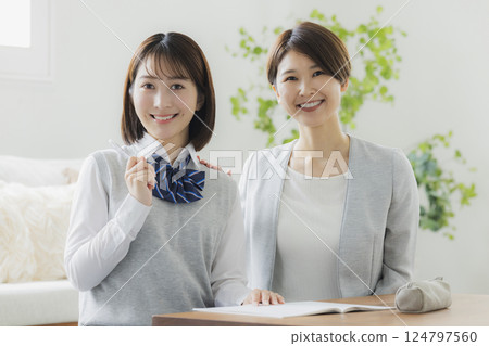 高中女生和家庭教師 124797560