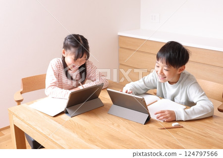 Elementary school boys and girls studying on tablets Elementary school boys and girls studying on tablets 124797566