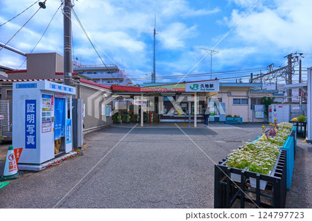 View the ticket gates of JR Kuji Station in Takatsu Ward, Kawasaki City, Kanagawa Prefecture 124797723