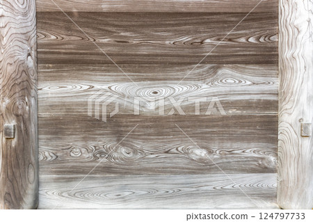 Old Zelkova plank wall 124797733