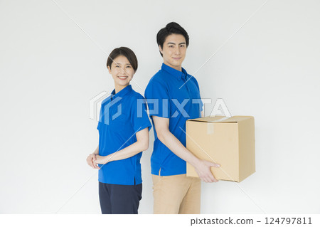 Male and female workers in blue polo shirts 124797811