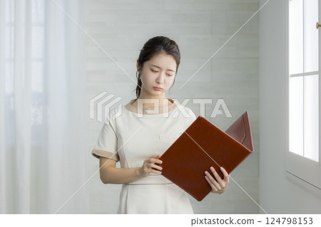 美容師 美容師 124798153