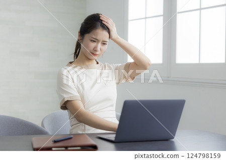 Aestheticians 124798159