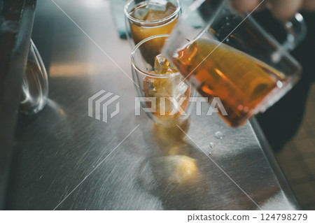 iced tea, ice tea, coffee shop 124798279