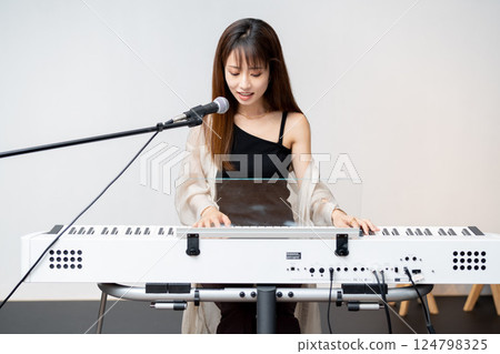 美麗的日本女性 124798325