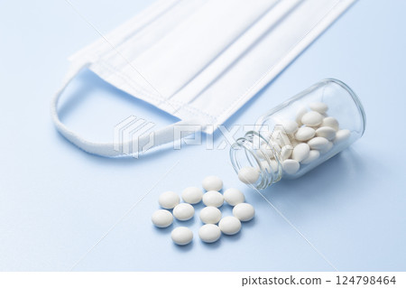 感冒藥和麵膜 124798464