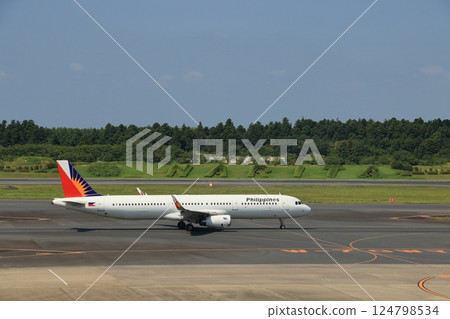 從成田機場起飛的菲律賓航空客機 從成田機場起飛的菲律賓航空客機 124798534