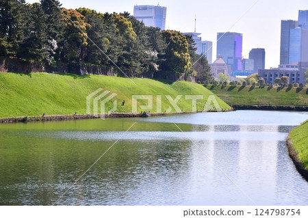 從半藏護城河遠眺國會議事堂 124798754