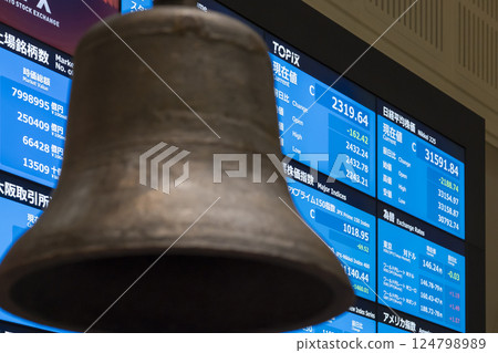Stock prices plummet and the yen strengthens due to the impact of the Trump tariff shock (TSE Arrows Multi Display) Stock prices plummet and the yen strengthens due to the impact of the Trump tariff shock (TSE Arrows Multi Display) 124798989